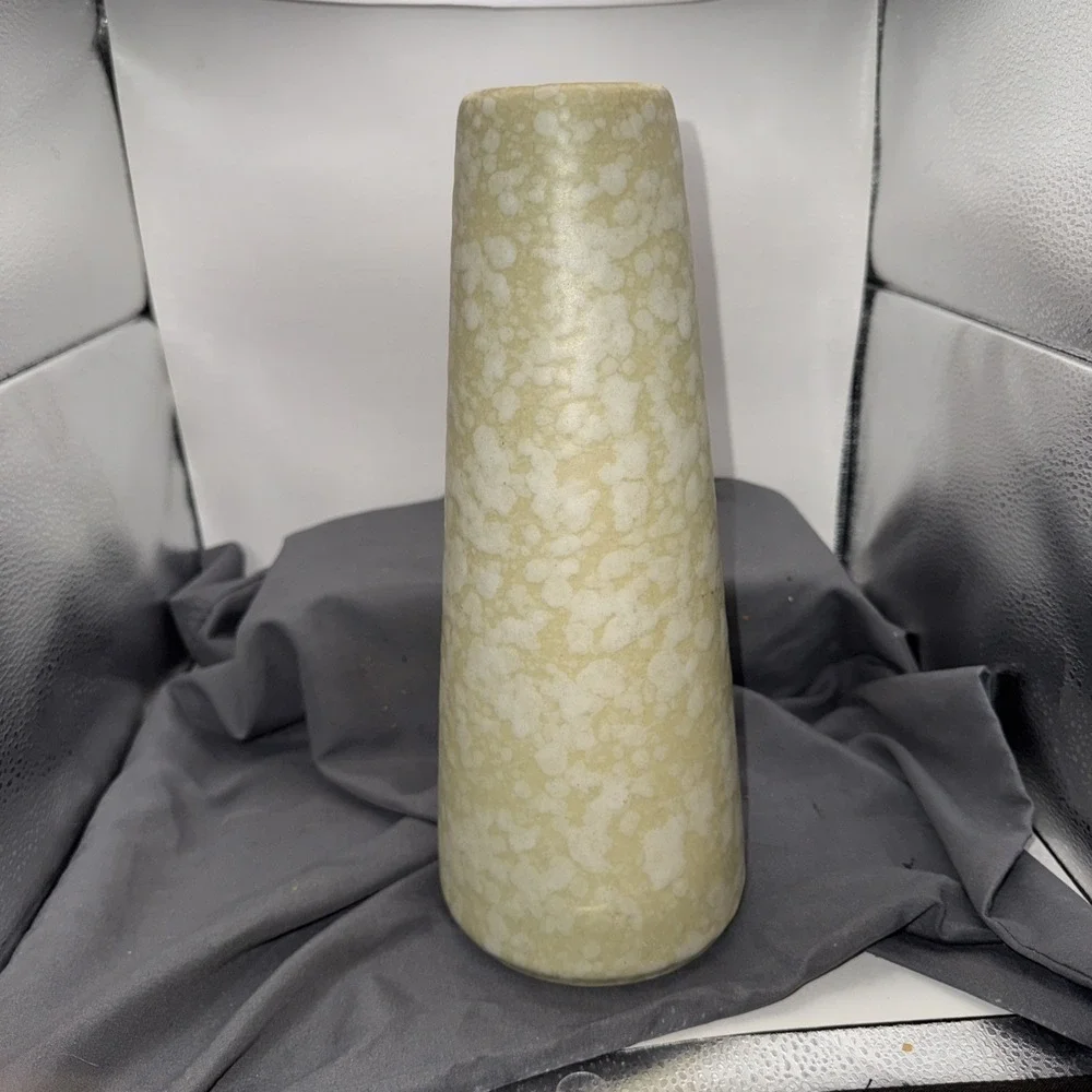 Vintage Scherurich 532-28, West Germany Vase, , Rare find, Beige Pre Owned